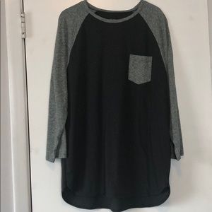 Men’s gray baseball tee